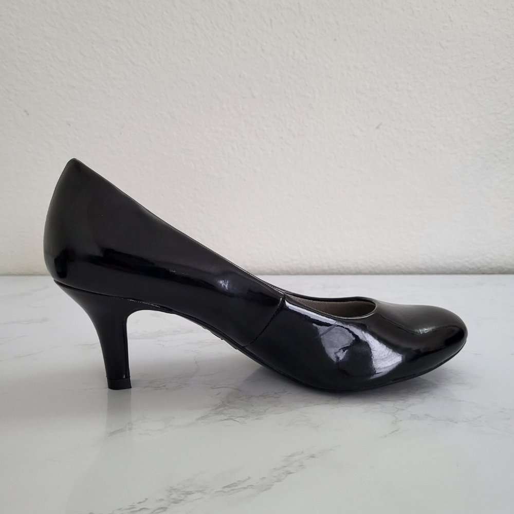 LifeStride - Women's Classic Round Toe Pumps